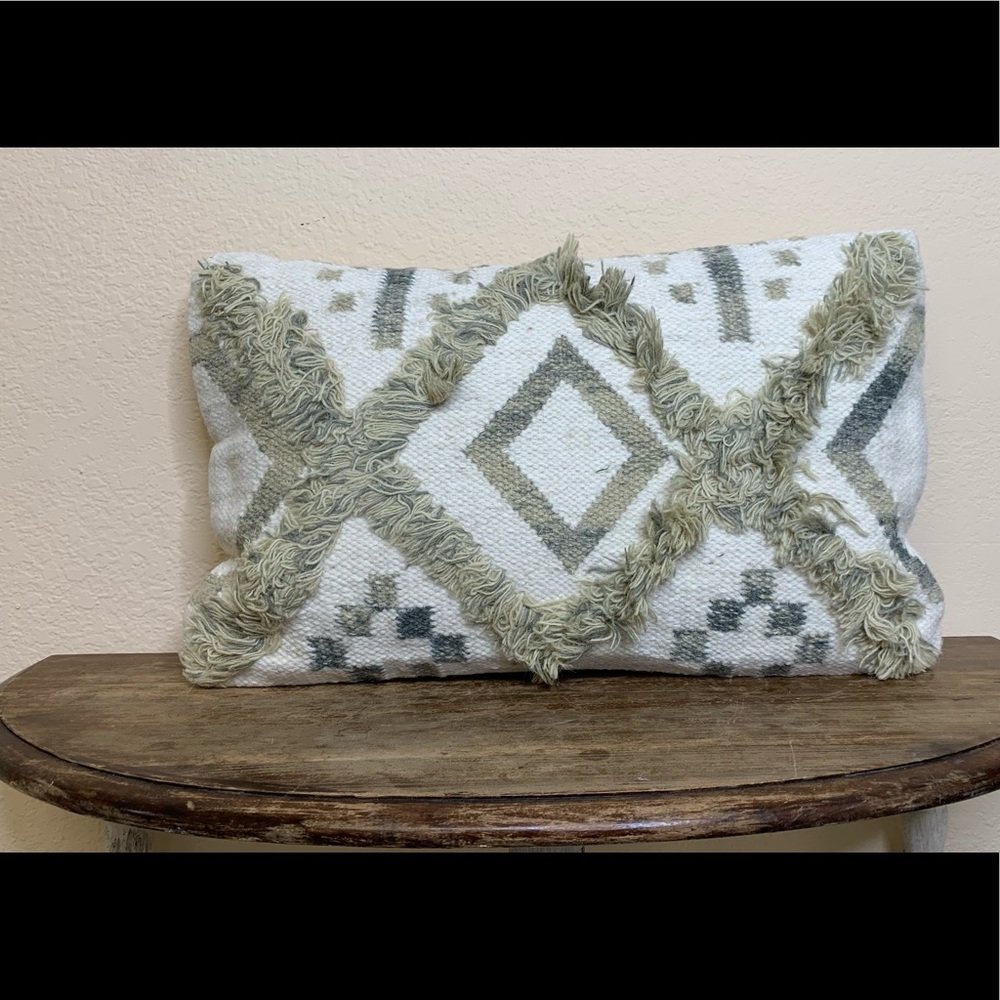 NWOT boho throw pillow western Aztec camper green grey white zipper cover
